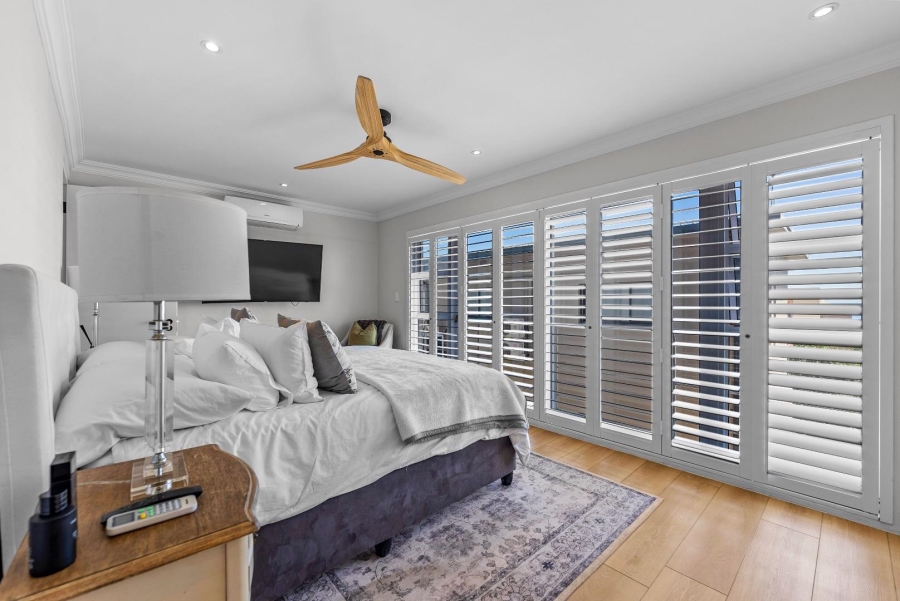 4 Bedroom Property for Sale in Sea Point Western Cape